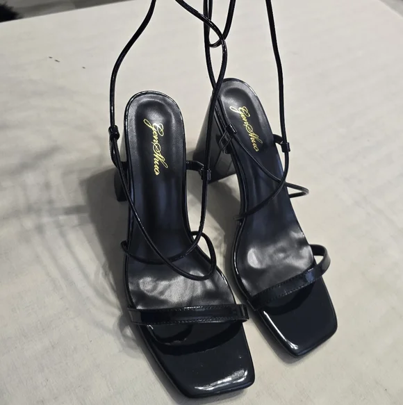 Genshuo Black Strappy Women's Heels - Picture 15 of 16